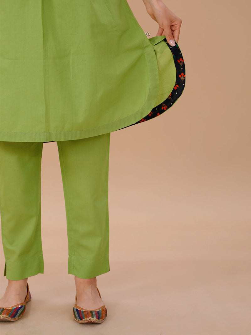 Green Cotton Kurta With Pockets And Blue Printed Fabric Inserts At Neck Band And Bottom Hem Paired With Straight Pants .