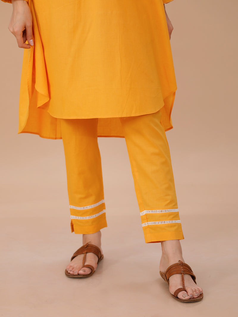 Yellow Cotton Loose Fit Kurta With Contrast Stitch Paired With Straight Pants With Lace Inserts.