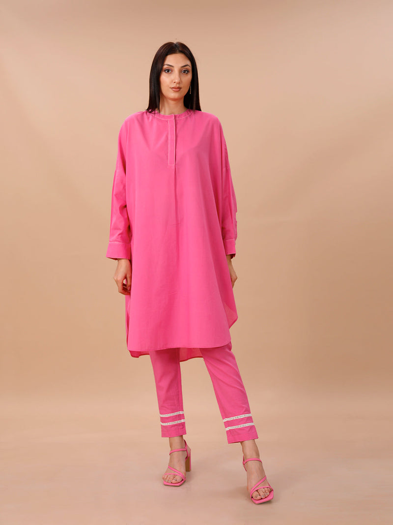 Pink Cotton Loose Fit Kurta With Contrast Stitch Paired With Straight Pants With Lace Inserts.