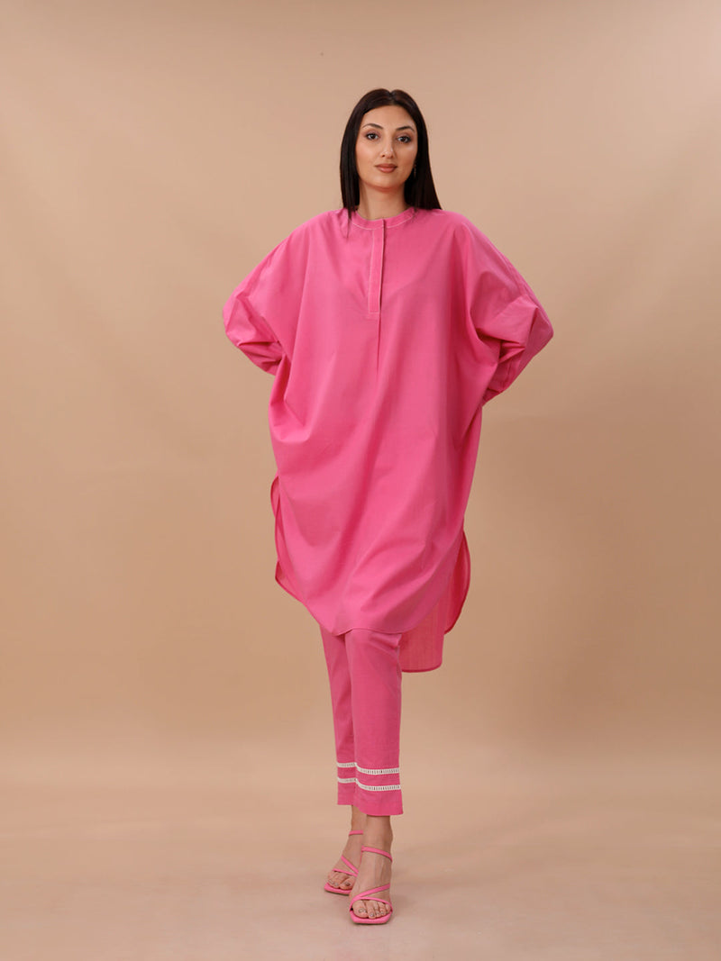 Pink Cotton Loose Fit Kurta With Contrast Stitch Paired With Straight Pants With Lace Inserts.