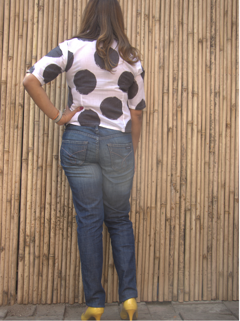 Collared  top in white and black polka.