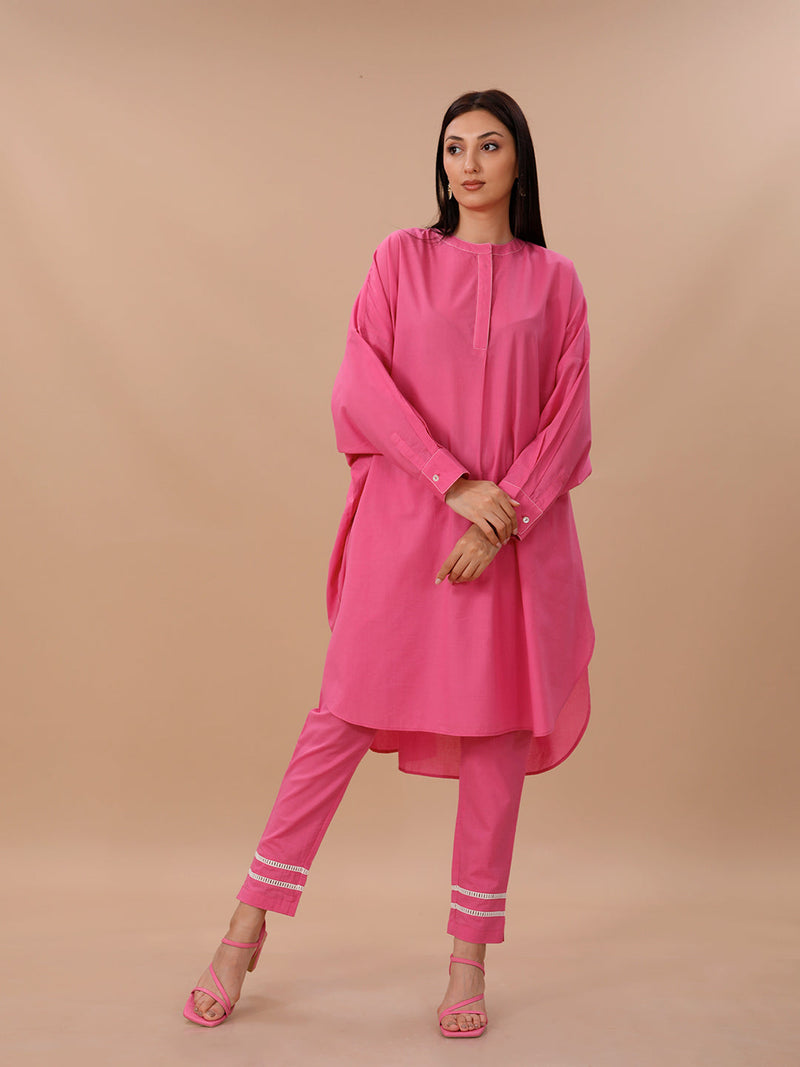 Pink Cotton Loose Fit Kurta With Contrast Stitch Paired With Straight Pants With Lace Inserts.