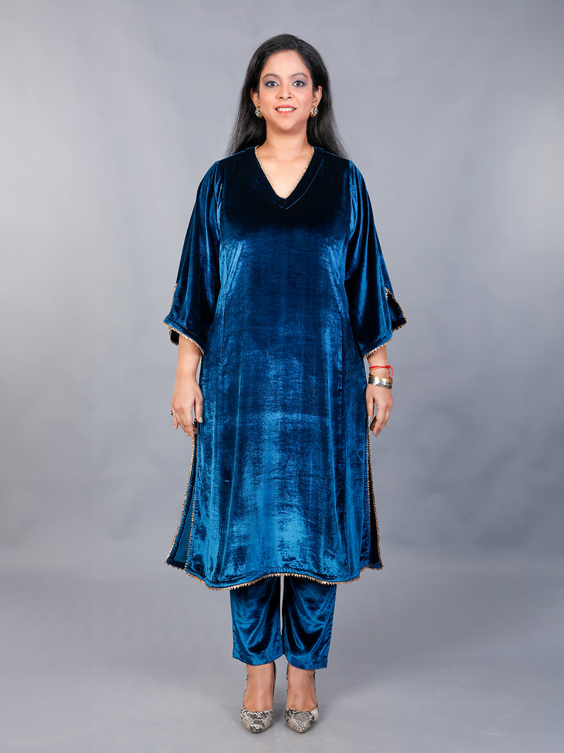 Blue velvet choga style kurta with loose sleeves with matching pants, Set of 2.