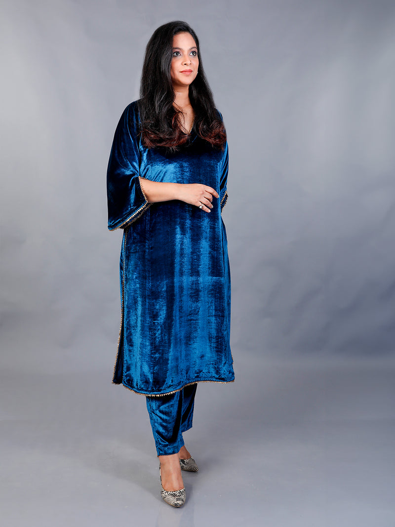 Blue velvet choga style kurta with loose sleeves with matching pants, Set of 2.