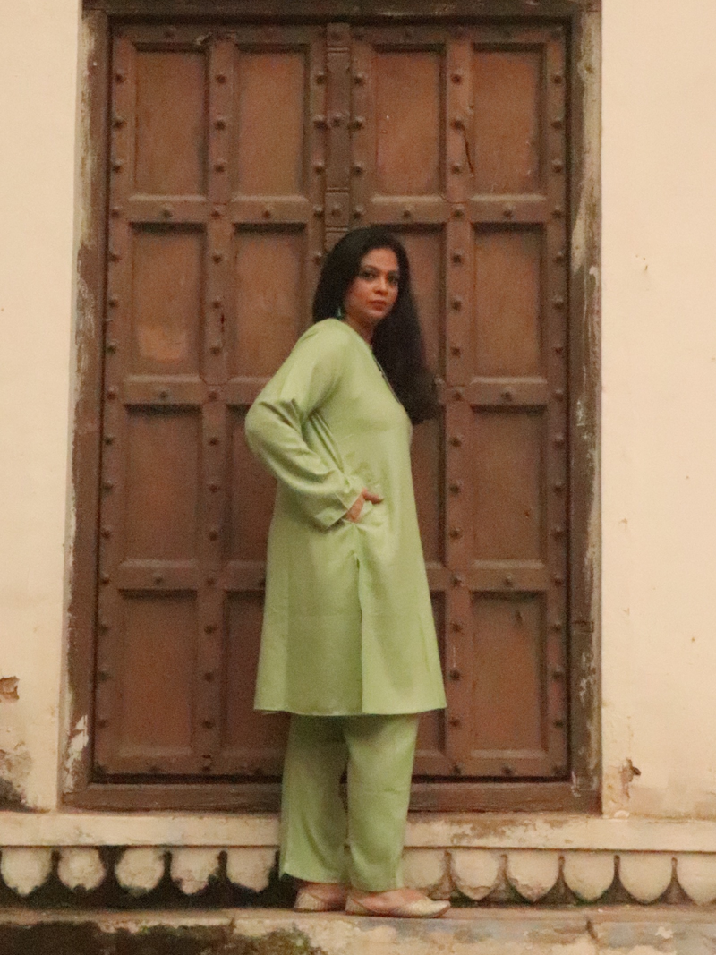 Loose fit straight green kurta and pyjama set