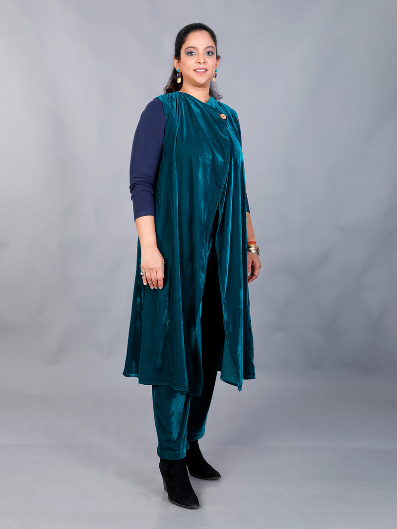 Teal velvet cape with single button closure