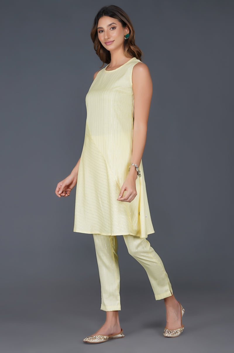 Set of off cotton white flex v neck kurta with lace and co-ordinated f –  Fabnest