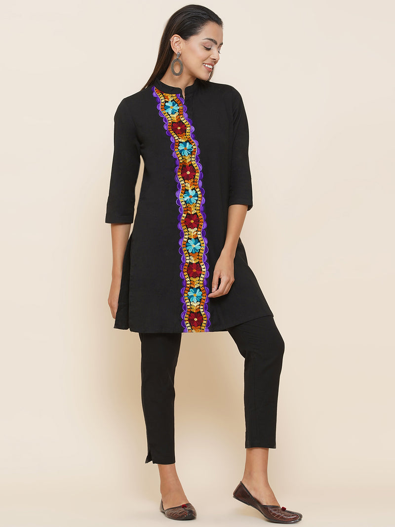 Black flex with aari embroidery lace short kurta and pant set-Fabnest